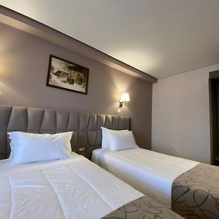 Doanesia Premium Hotel & Spa Tirana Kültér fotó