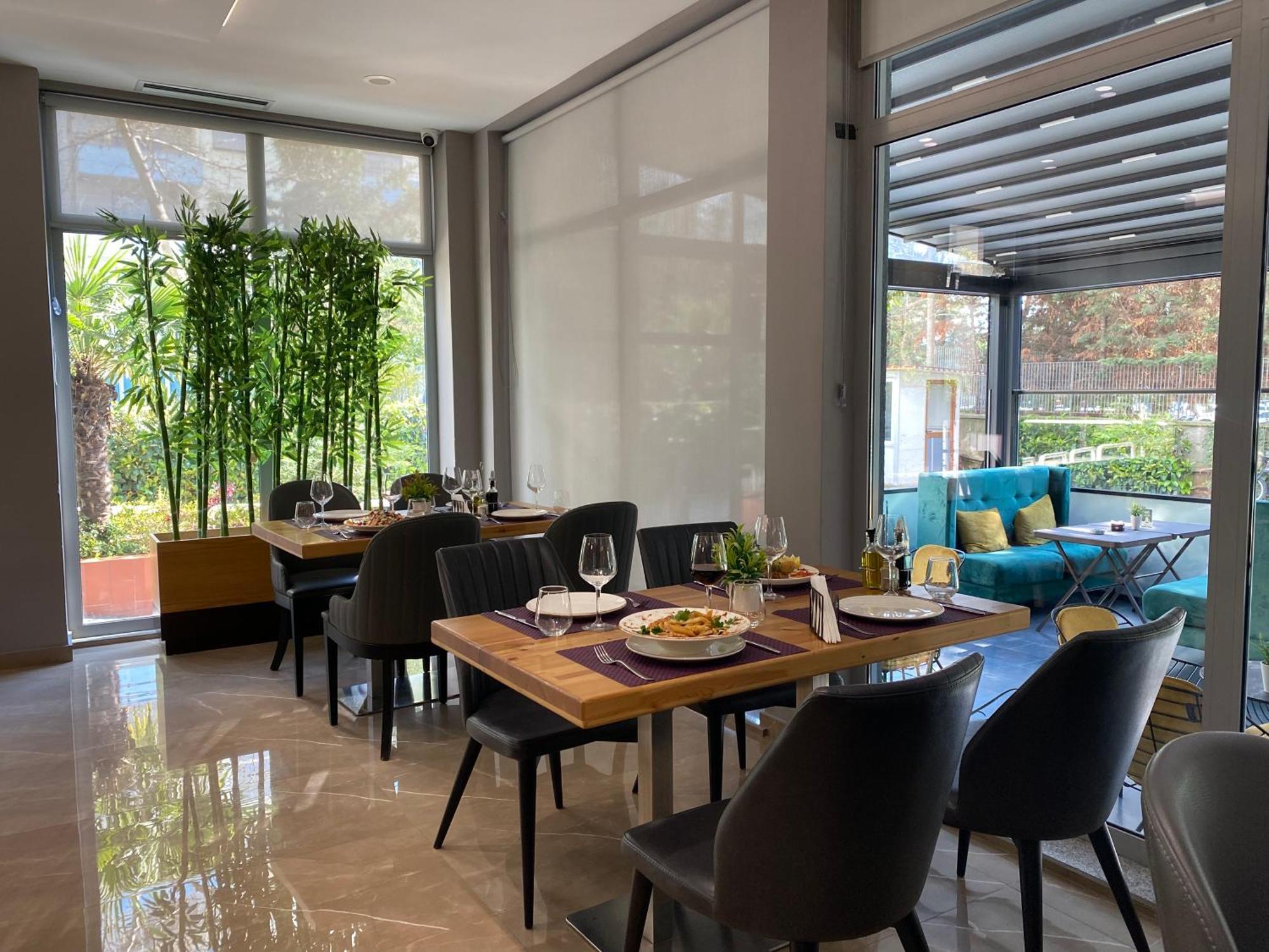 Doanesia Premium Hotel & Spa Tirana Kültér fotó