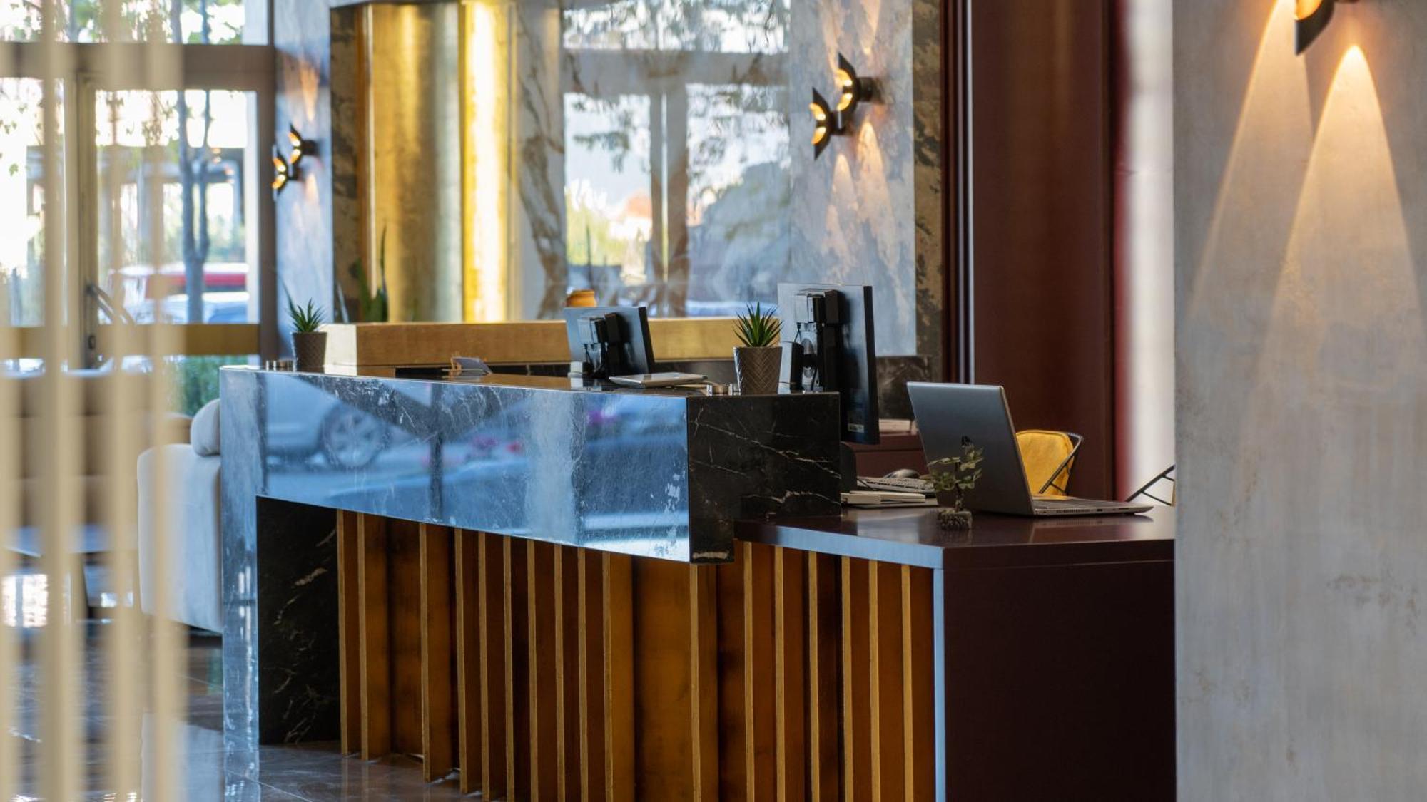 Doanesia Premium Hotel & Spa Tirana Kültér fotó