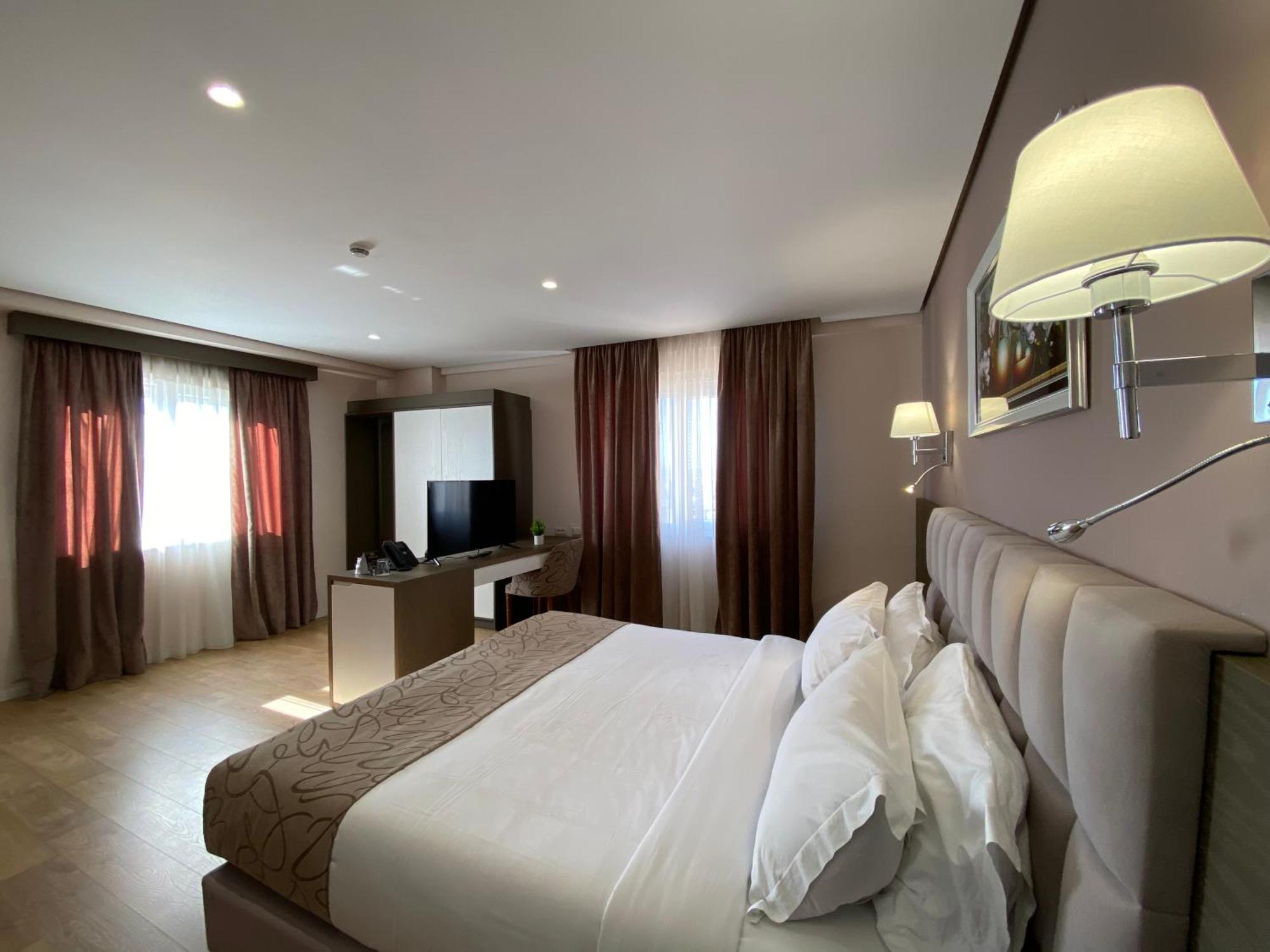 Doanesia Premium Hotel & Spa Tirana Kültér fotó