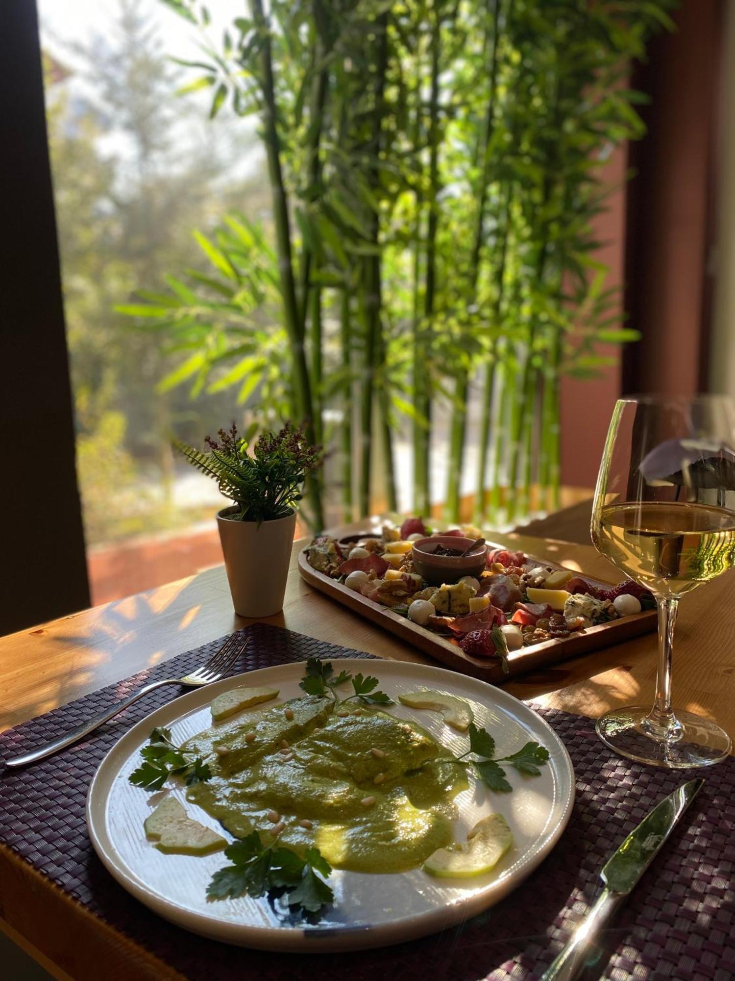 Doanesia Premium Hotel & Spa Tirana Kültér fotó