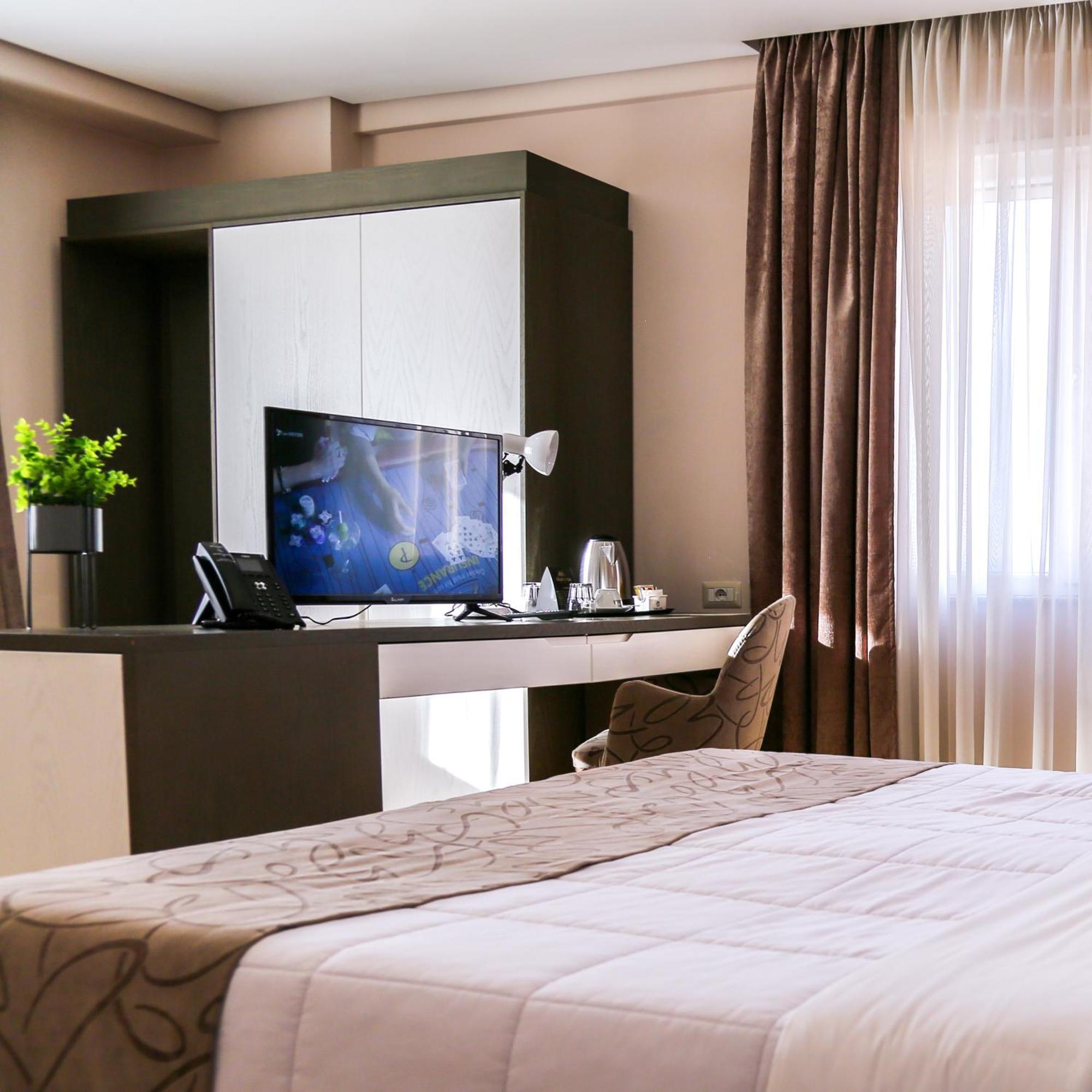 Doanesia Premium Hotel & Spa Tirana Kültér fotó